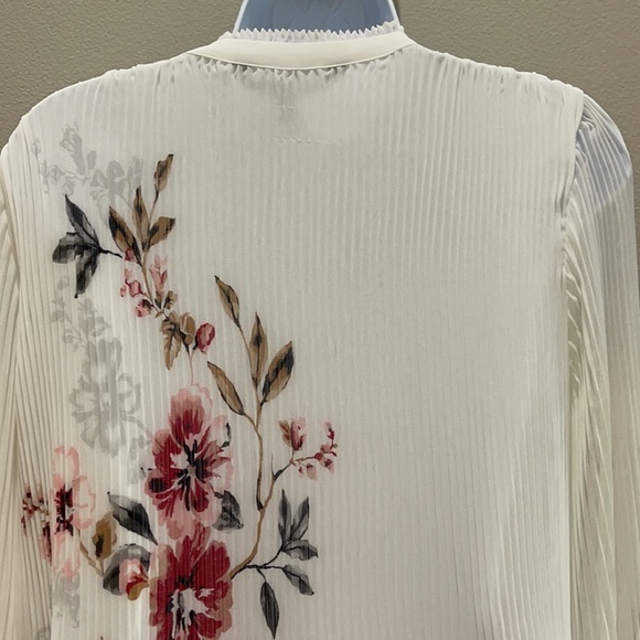 White House Black Market Pleated Blouse - Picture 4 of 13